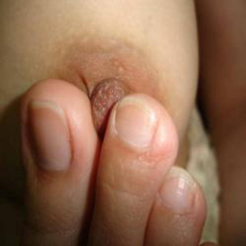 Cubit puting susu menggunakan jempol kaki di dalam mobil lagi horny tanteku